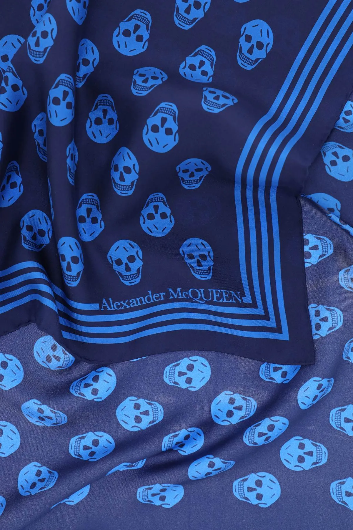 Alexander mcqueen skull print silk scarf